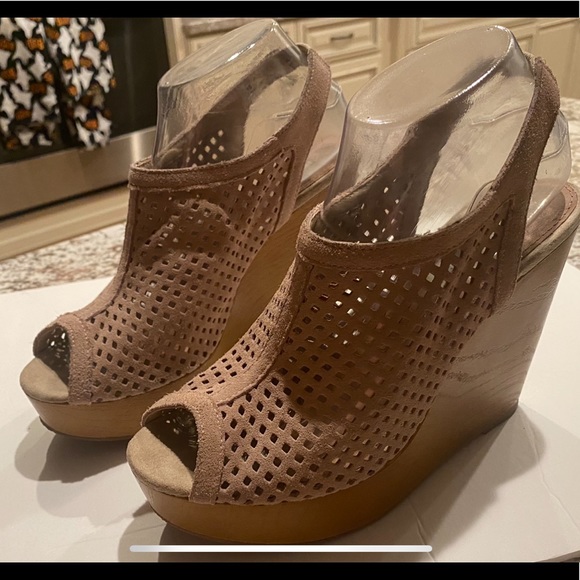 Steve Madden Syrrus Beige Wedge - Picture 8 of 12